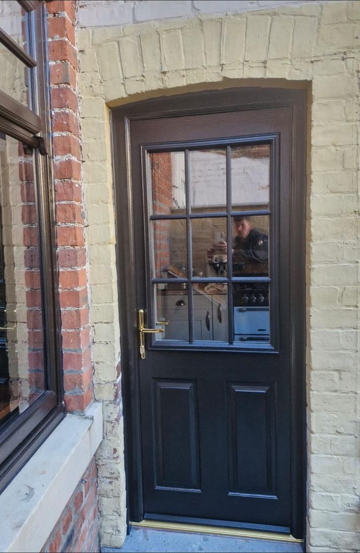 Bespoke glass front door & cottage-style back door, normanby by endeavour windows